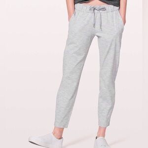LULULEMON On The Fly Pant 28” Mid Rise Luxtreme Heathered Grey Space Dye 7/8
